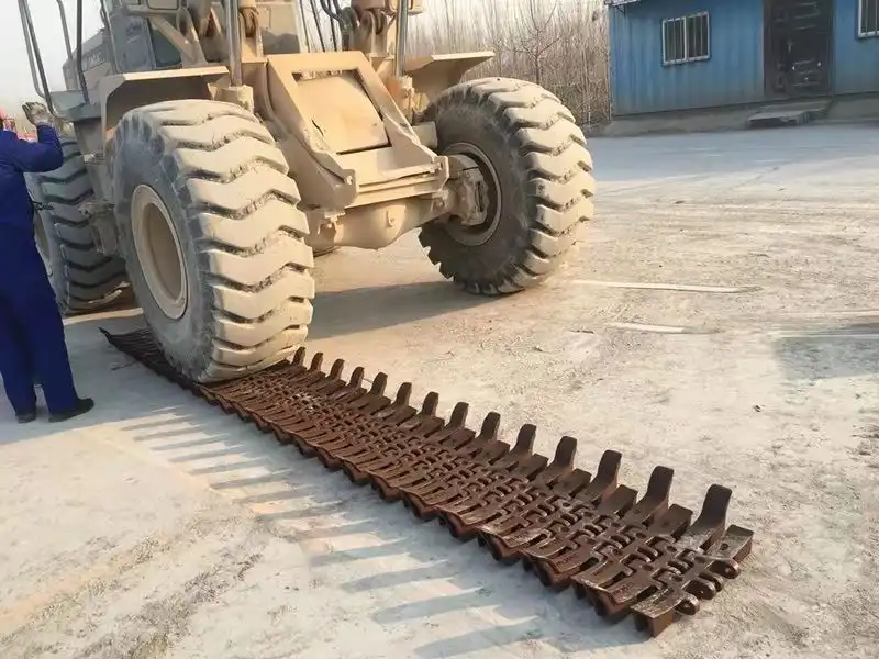 Why is 35CrMo used for base plates in loader tire anti-skid tracks?