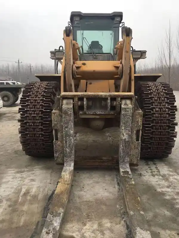 How does 45# carbon steel enhance the durability of loader tire anti-skid track side plates?