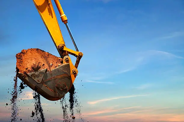 What are 2 different types of buckets that can be used in an excavator?